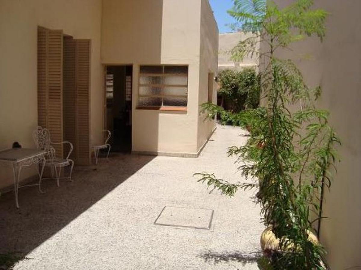 Casa de 3 dormitorios en Buenos Aires, Argentina No. 77384