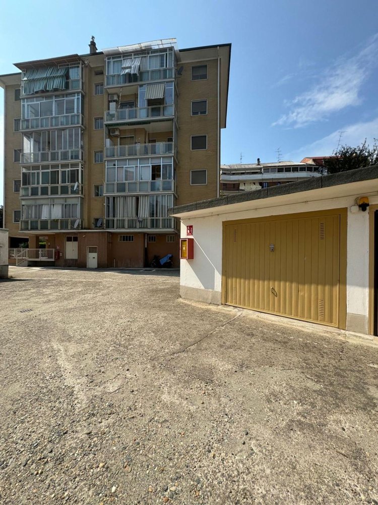 3 rooms Apartment in Vercelli, Italy No. 72390