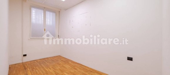 5 rooms Office in Milan, Italy No. 376637 11