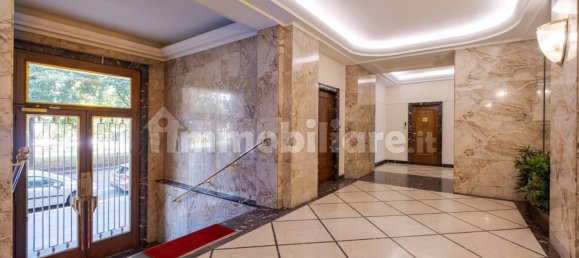 5 rooms Office in Milan, Italy No. 376637 3