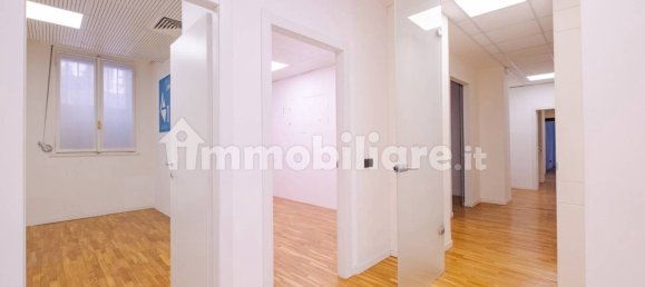 5 rooms Office in Milan, Italy No. 376637 9