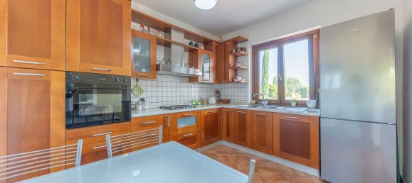 Дом с 4 комнатами в Монтальто ди Кастро, Италия № 297087 48