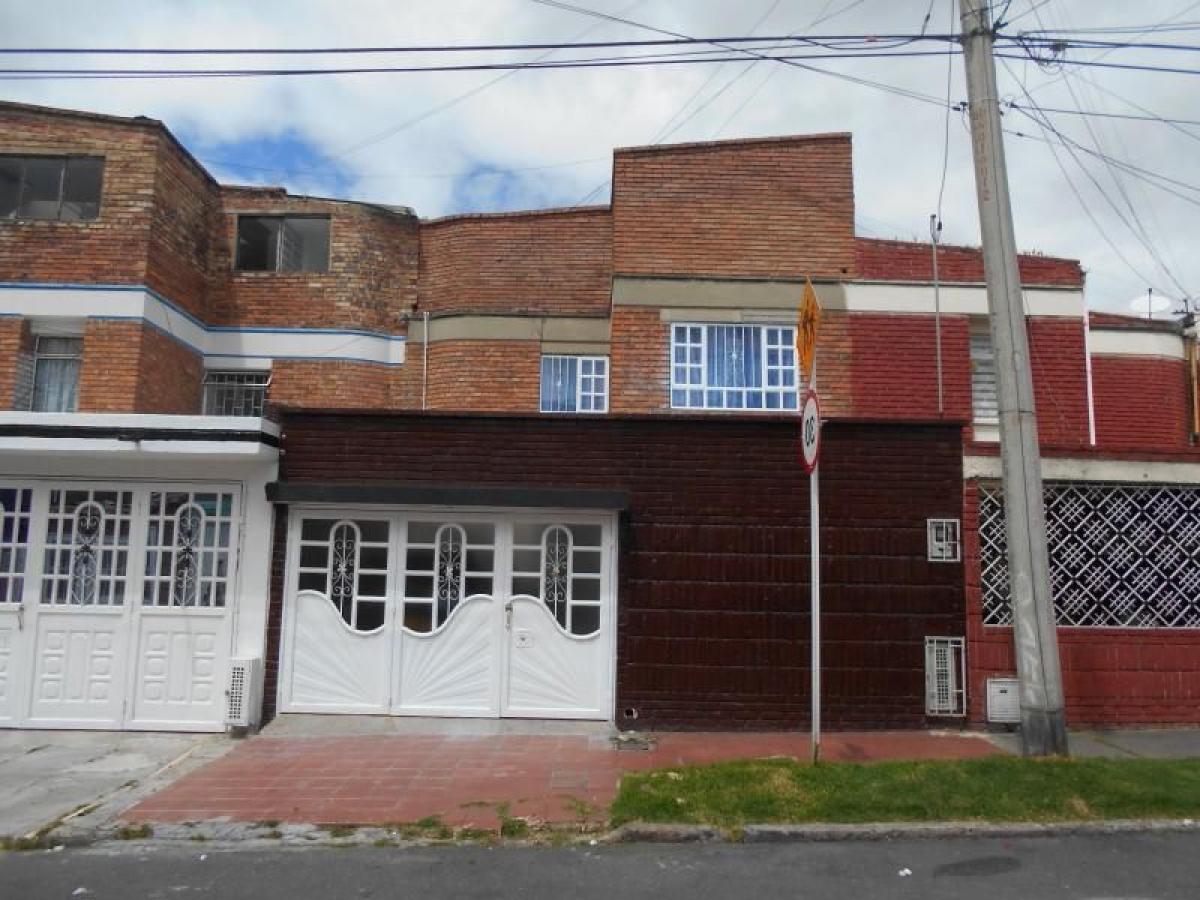 Casa de 3 dormitorios en Bogotá, Colombia No. 12965