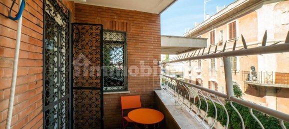 3 bedrooms Apartment in Rome, Italy No. 377302 10
