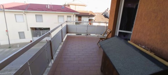 3 rooms Apartment in Novara, Italy No. 207567 4