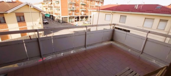 3 rooms Apartment in Novara, Italy No. 207567 3