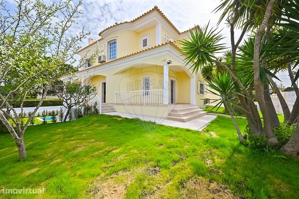 5 bedrooms House in Corroios, Portugal No. 23180