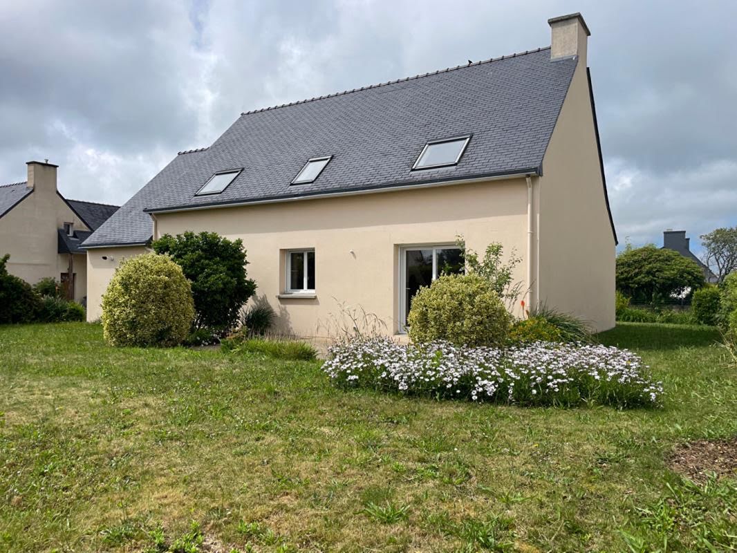 Casa de 5 dormitorios en Ploneis, France No. 308667