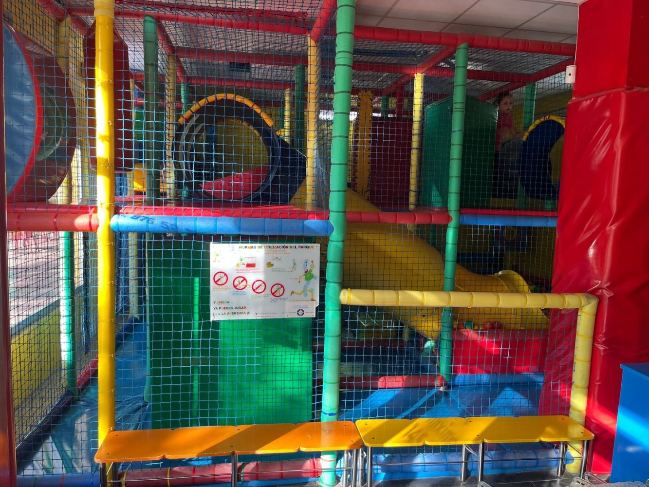 400m² Commercial property in Zaragoza, Spain No. 275010