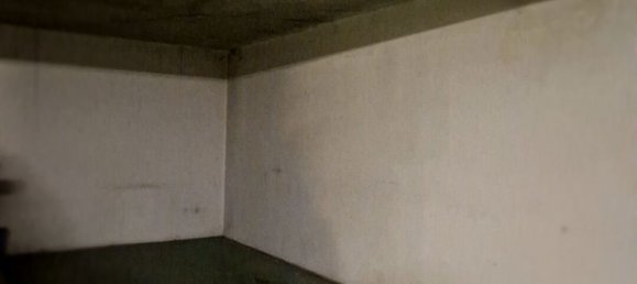 Parking in Suresnes, France No. 183177 2