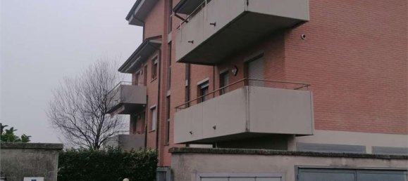 2 rooms Apartment in Parma, Italy No. 261820 2
