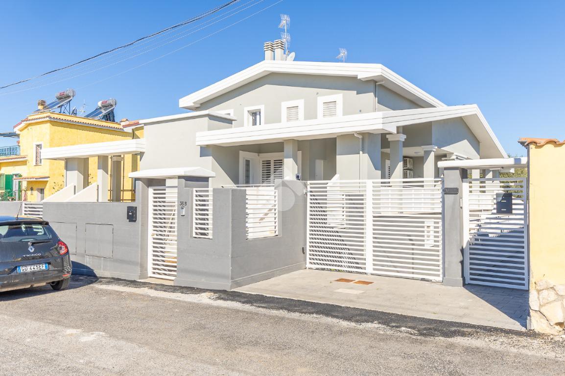 Villa de 4 habitaciónes en Rome, Italy No. 8662