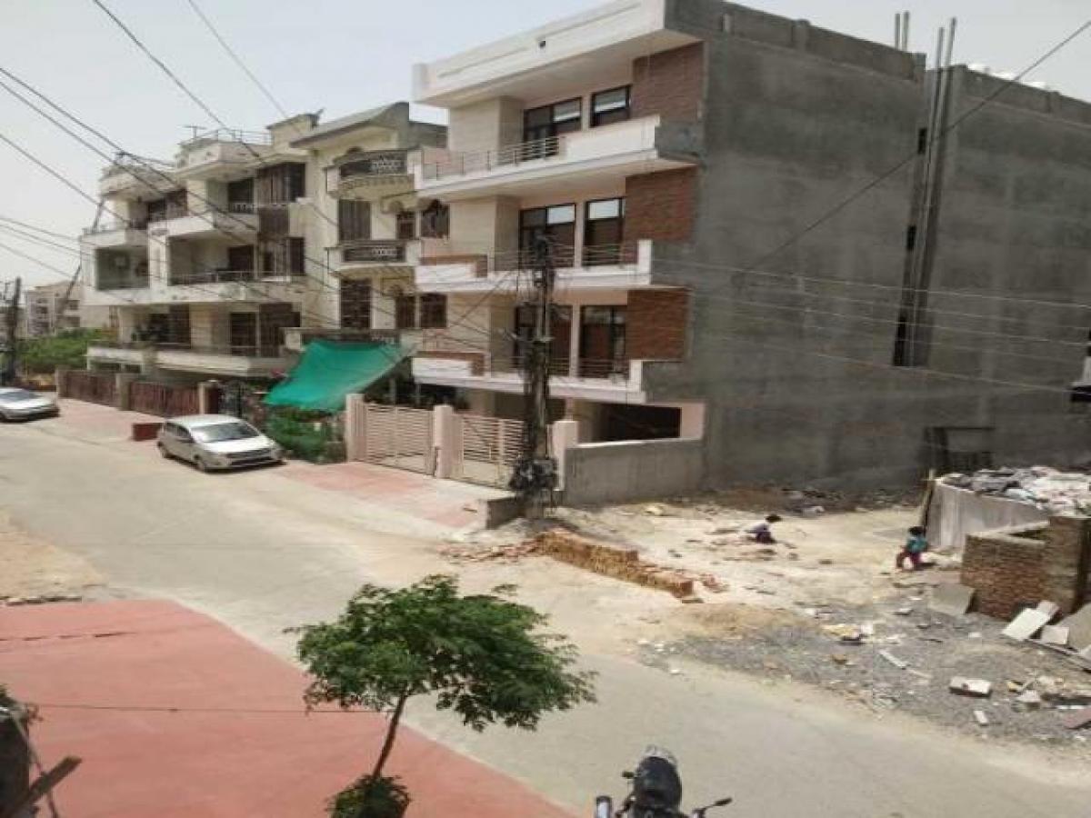 3 bedrooms House in Faridabad, India No. 15641