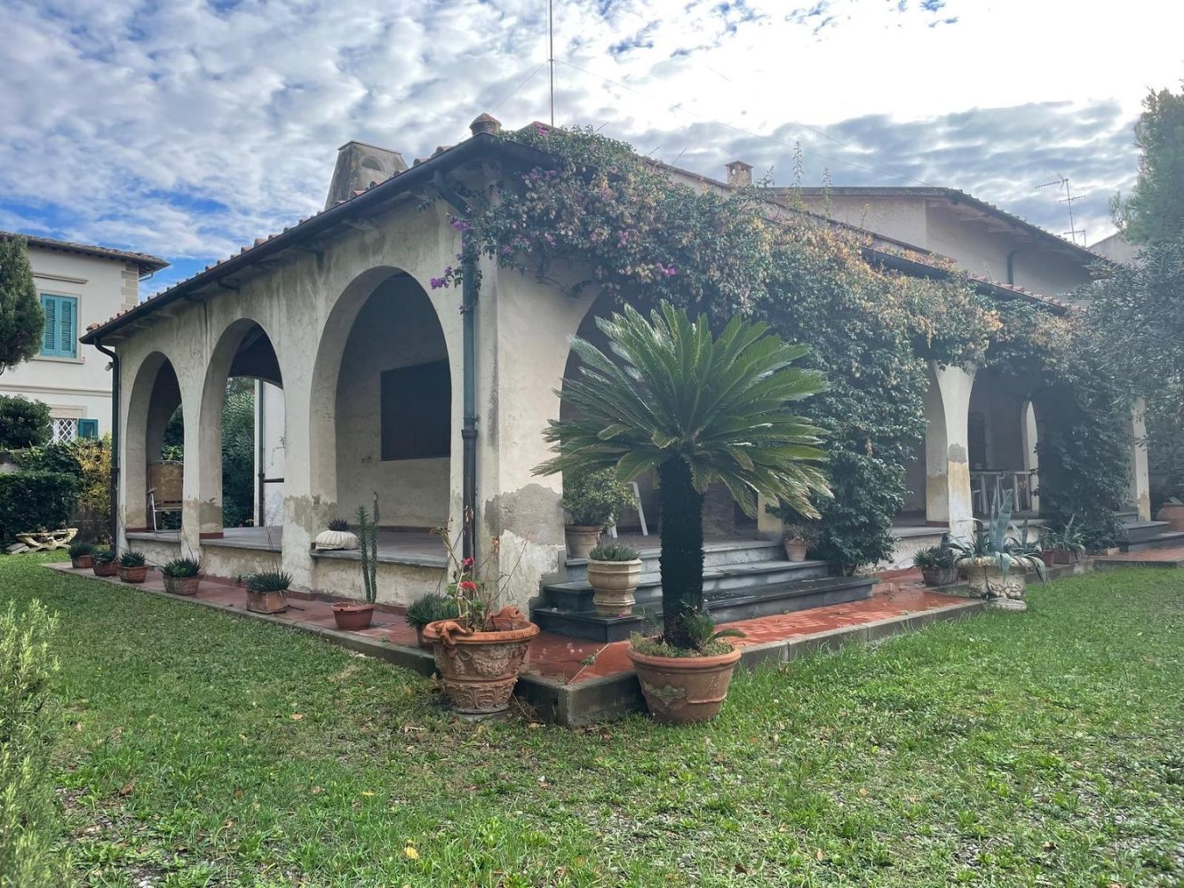 8 bedrooms Villa in Livorno, Italy No. 401810