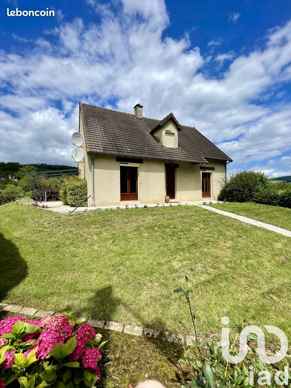 Casa de 4 dormitorios en Saint-Eugene, France No. 274378