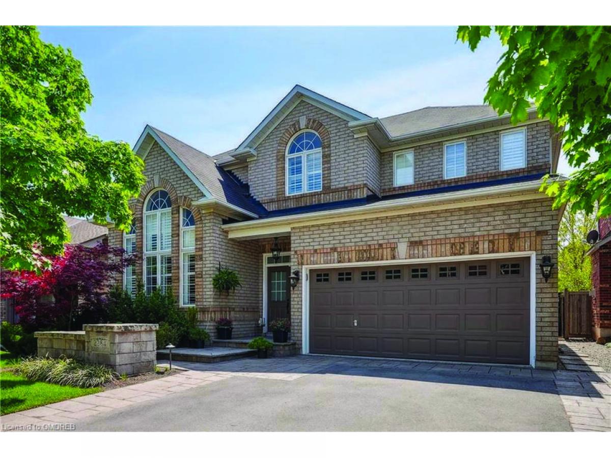 Casa de 3 dormitorios en Oakville, Canada No. 788