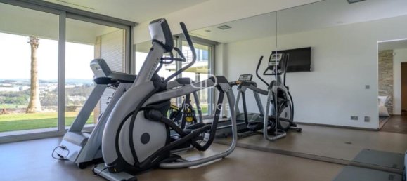 4 bedrooms Villa in Porto, Portugal No. 241837 25