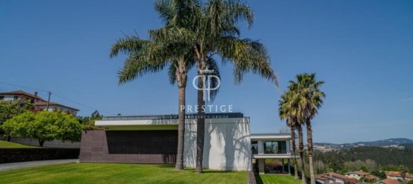 4 bedrooms Villa in Porto, Portugal No. 241837 3