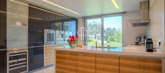 4 bedrooms Villa in Porto, Portugal No. 241837 10