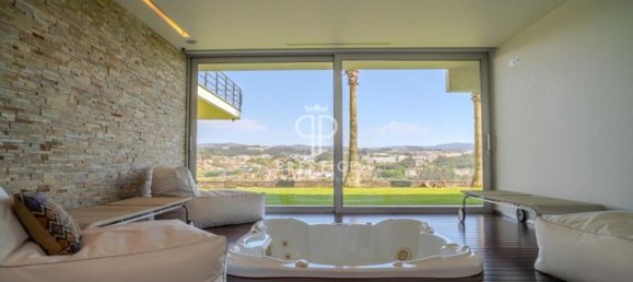 4 bedrooms Villa in Porto, Portugal No. 241837 26