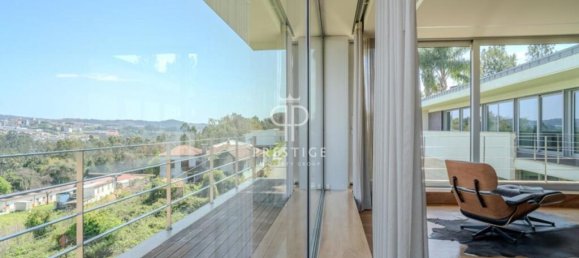 4 bedrooms Villa in Porto, Portugal No. 241837 8