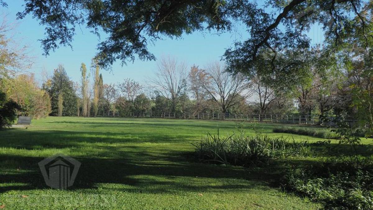  Land in Malvinas Argentinas, Argentina No. 110444