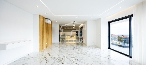 3 bedrooms Penthouse in Canico, Portugal No. 99688 24