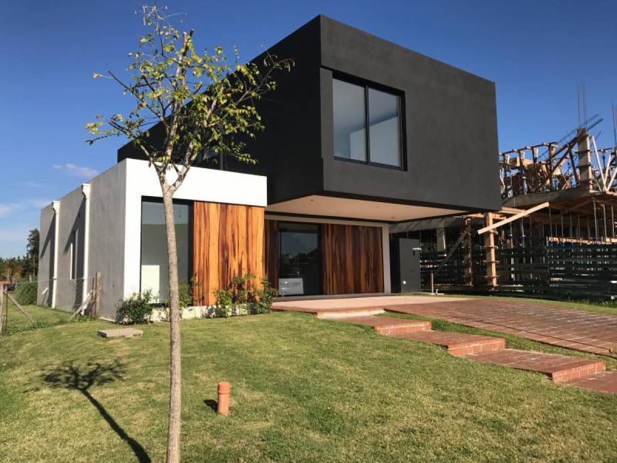 3 bedrooms House in Tigre, Argentina No. 5094