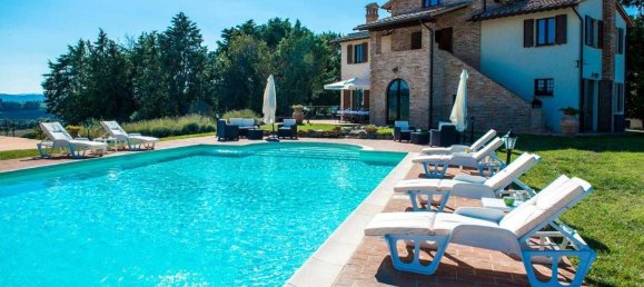 30 rooms House in Castiglione del Lago, Italy No. 58475 7