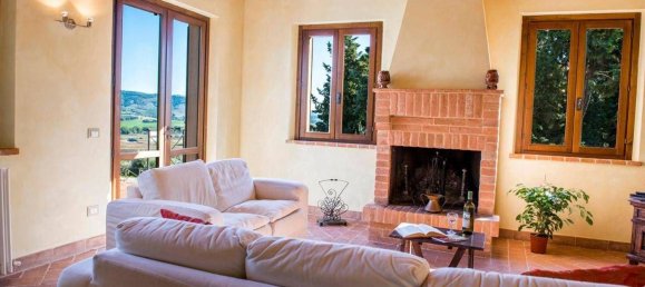 30 rooms House in Castiglione del Lago, Italy No. 58475 9
