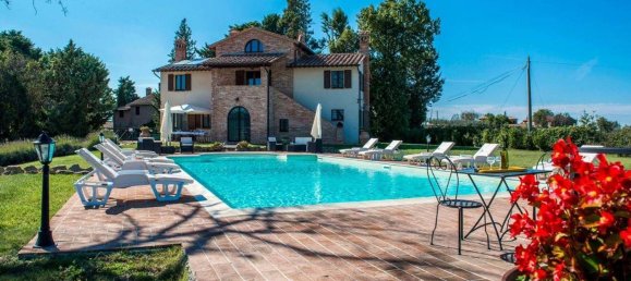 30 rooms House in Castiglione del Lago, Italy No. 58475 10