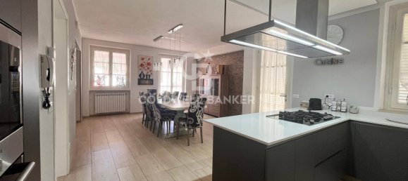 6 bedrooms Villa in Camaiore, Italy No. 63517 2