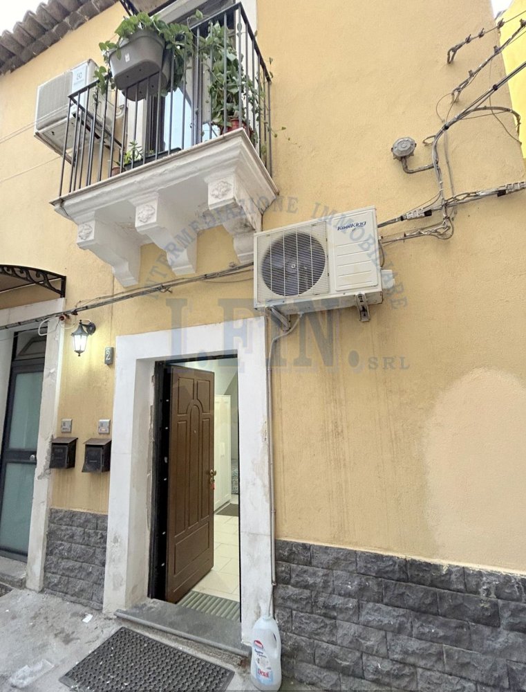 Квартира с 3 комнатами в Катания, Италия № 43627