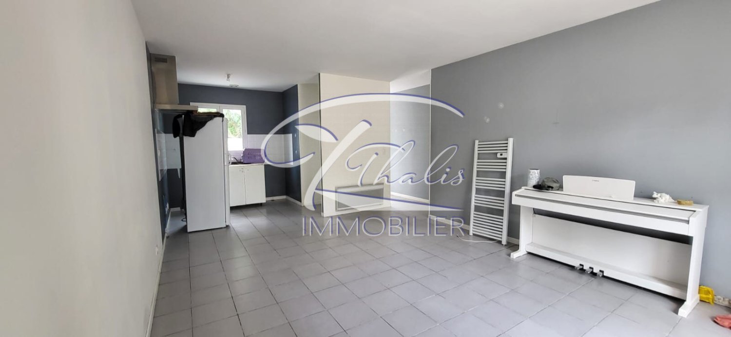 2 bedrooms House in Ambares-et-Lagrave, France No. 341349