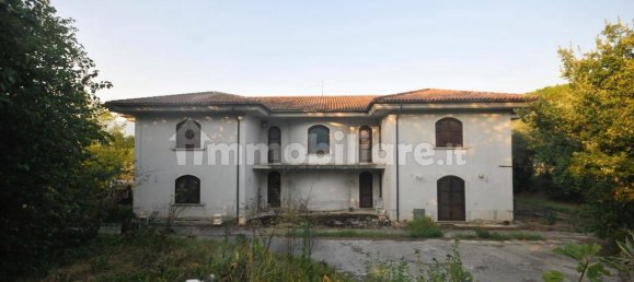 5 bedrooms Villa in Pontecorvo, Italy No. 311783 9