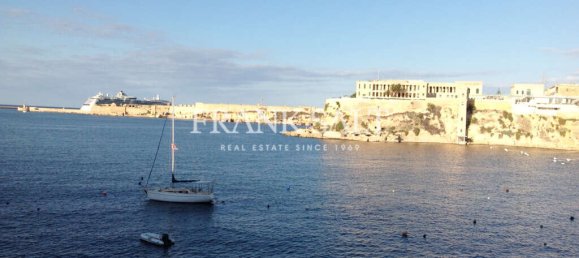 3 bedrooms Apartment in Birgu, Malta No. 6221 2