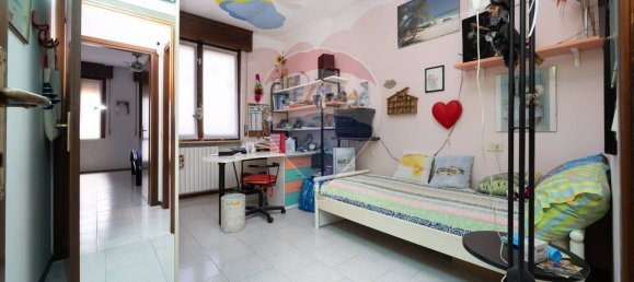 4 bedrooms Apartment in Truccazzano, Italy No. 339042 11