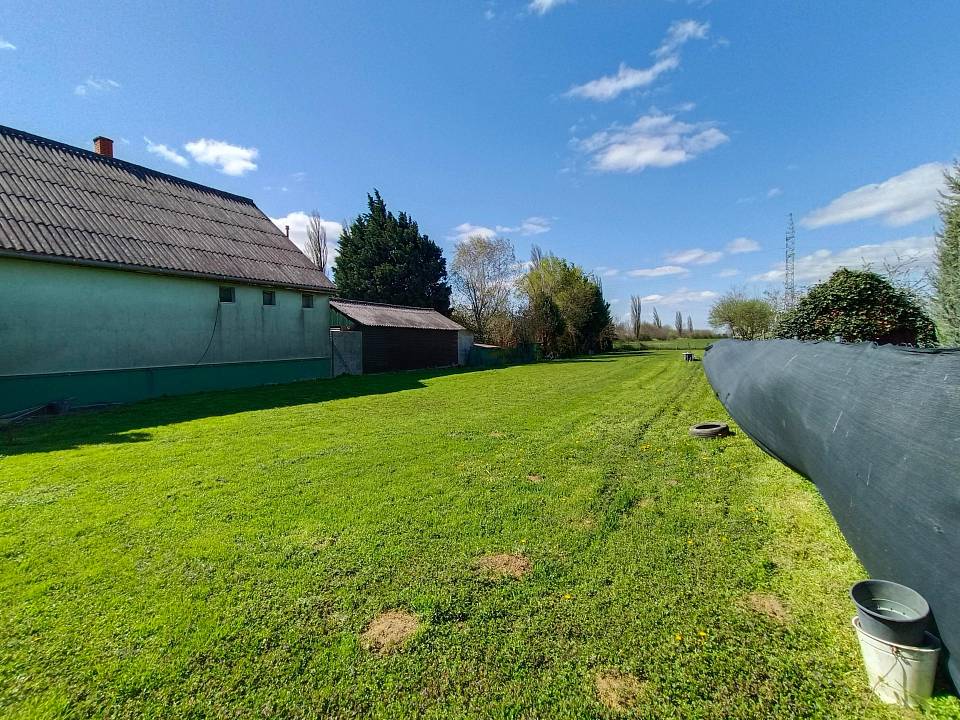  Land in Bernhardsthal, Austria No. 127122