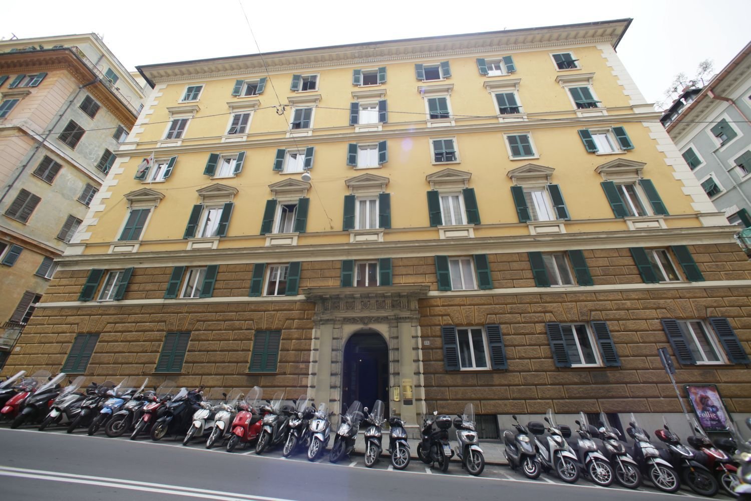 6-salle Appartement à Genoa, Italy No. 79172