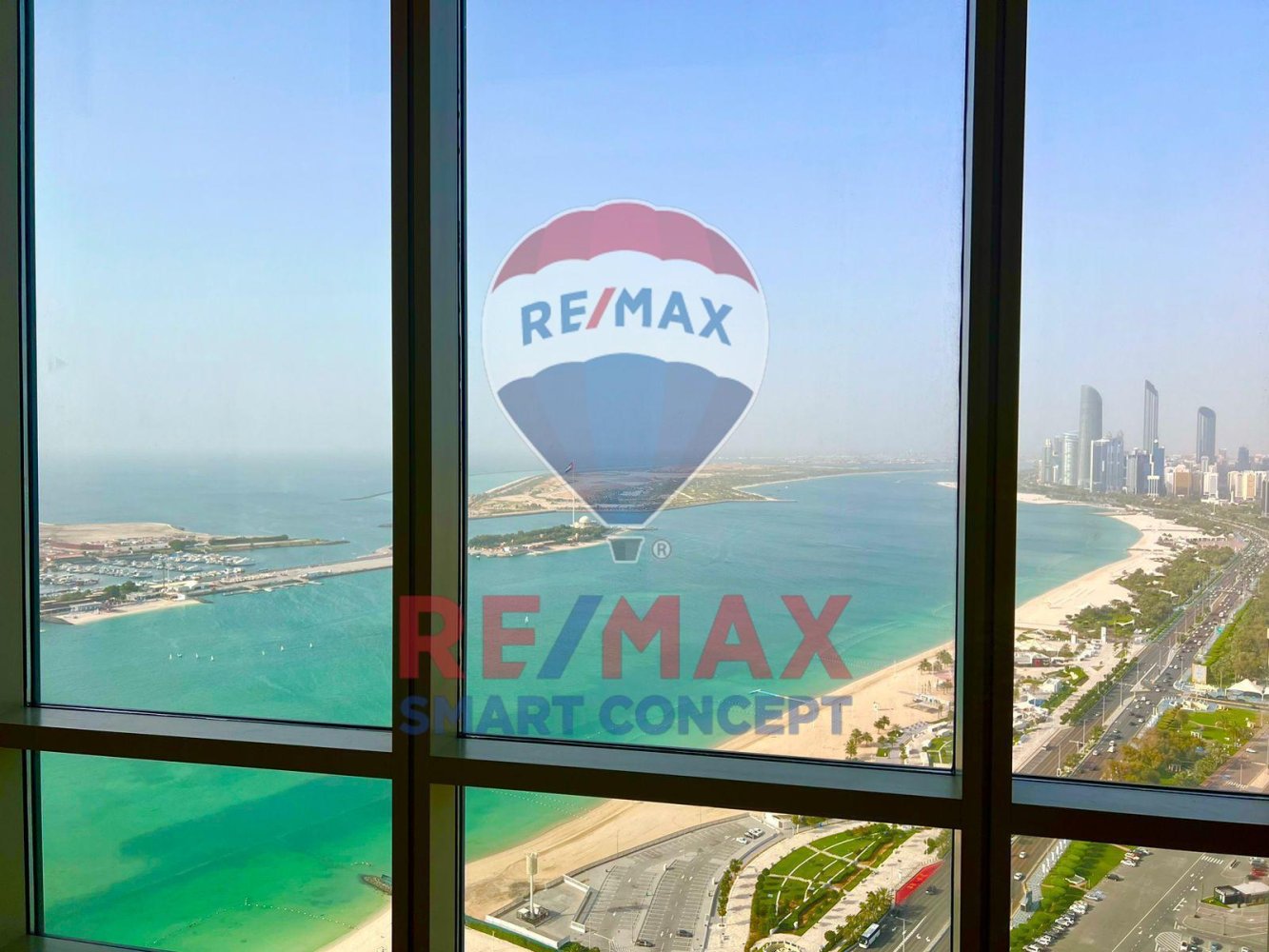 Квартира с 2 спальнями в Corniche Road, ОАЭ № 22376