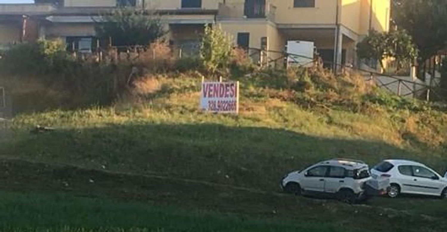 640m² Land in Torricella Sicura, Italy No. 254789