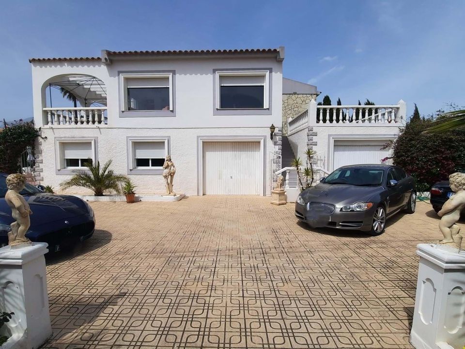 5 bedrooms Villa in Alicante, Spain No. 282314