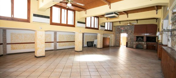 Propiedad comercial de 2 habitaciónes en Tarquinia, Italy No. 158190 12