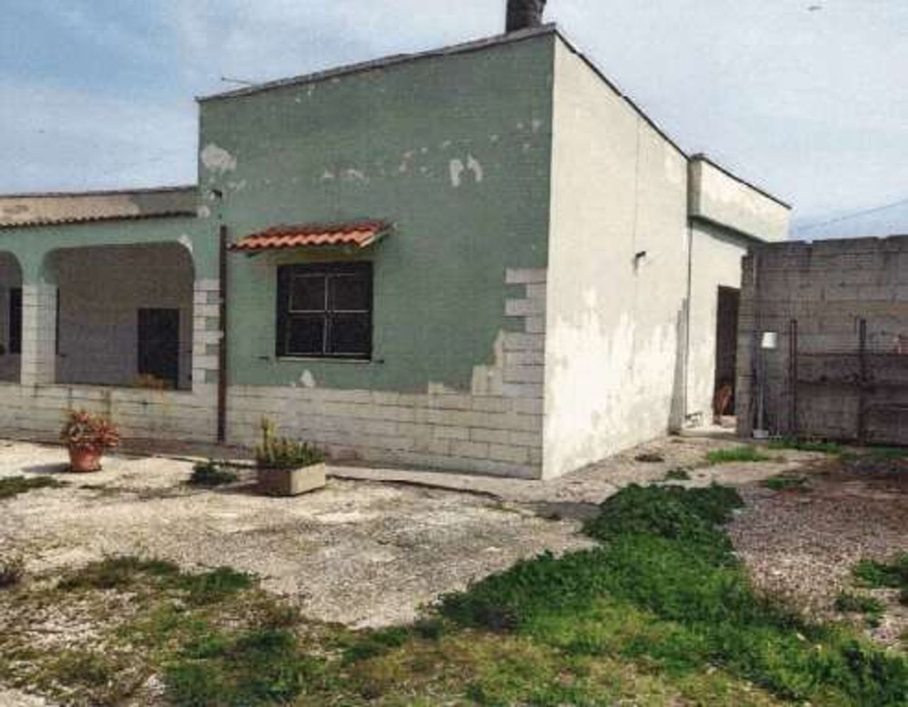 Дом с 10 комнатами в Бриндизи, Италия № 184043