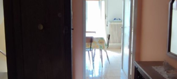 5-salle Appartement à Fabriano, Italy No. 283259 4