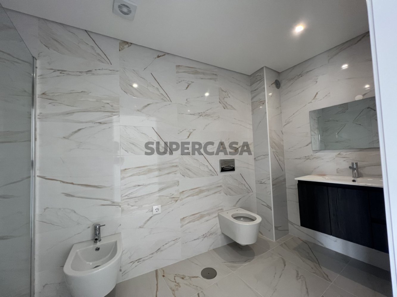 2 bedrooms Duplex in Corroios, Portugal No. 159264