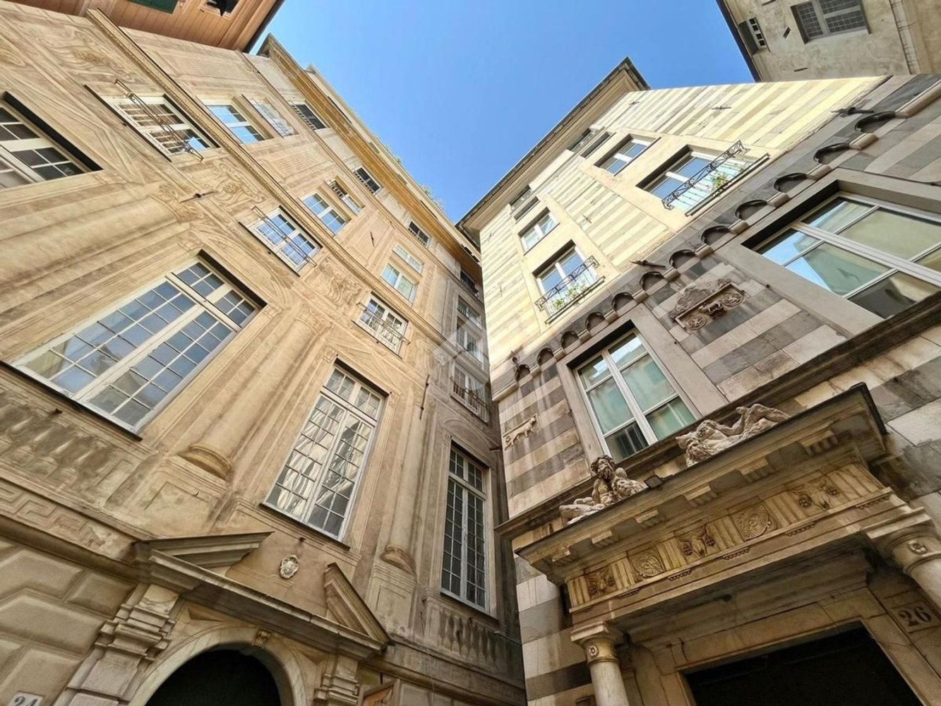 6 bedrooms Apartment in Genoa, Italy No. 393829