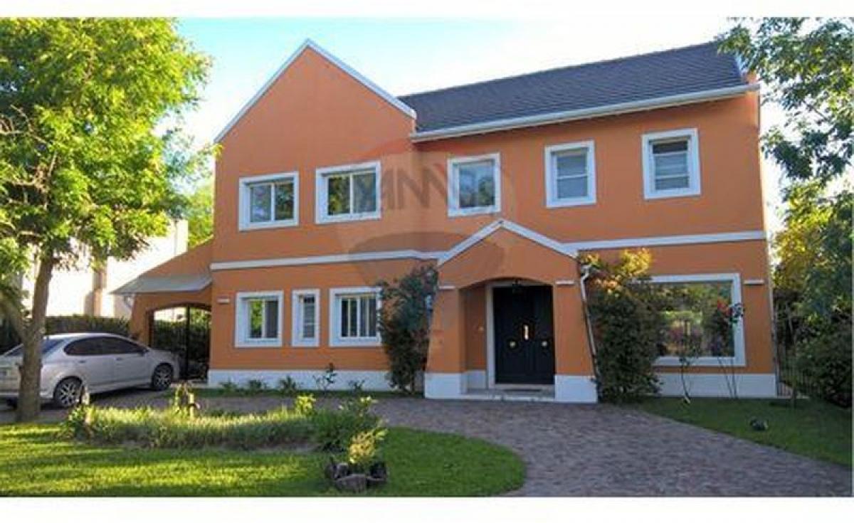 Casa de 3 dormitorios en Escobar, Argentina No. 55654