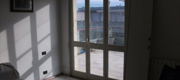 4 rooms Penthouse in Carrara, Italy No. 47582 7