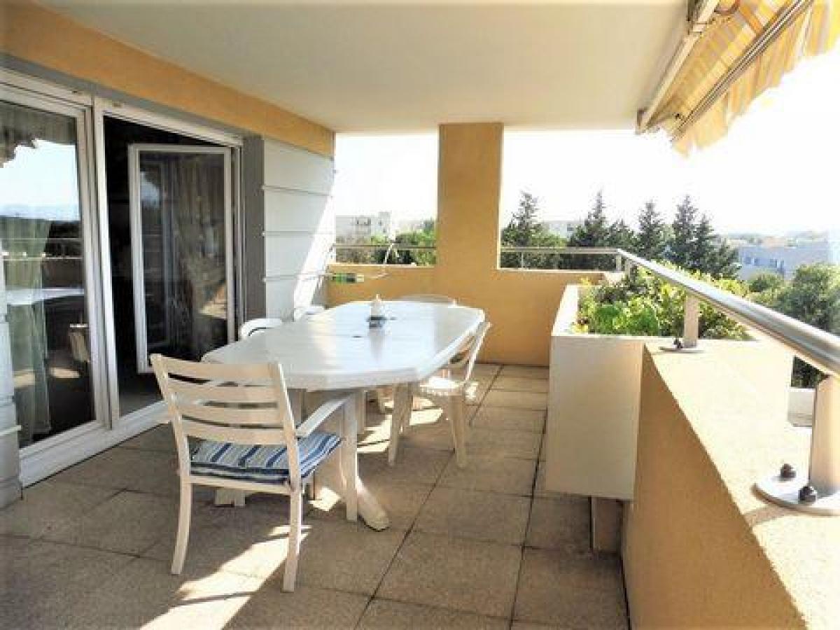 2 bedrooms Condo in Frejus, France No. 11571
